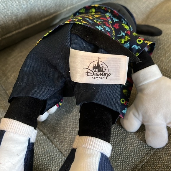 Mickey Mouse 2020 Disneyland Plush - Picture 2 of 3